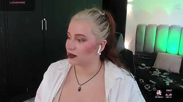 Snapshot of JeanneWilliams chatting on 07/11/26, 01:03 JeanneWilliams online show from 07/11/26, 01:03