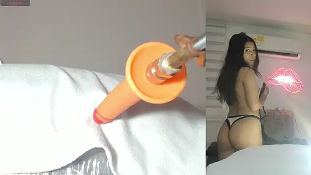 Snapshot of Bella_Donne_ chatting on 04/13/26, 04:56 Bella Donne online show from 04/13/26, 04:56