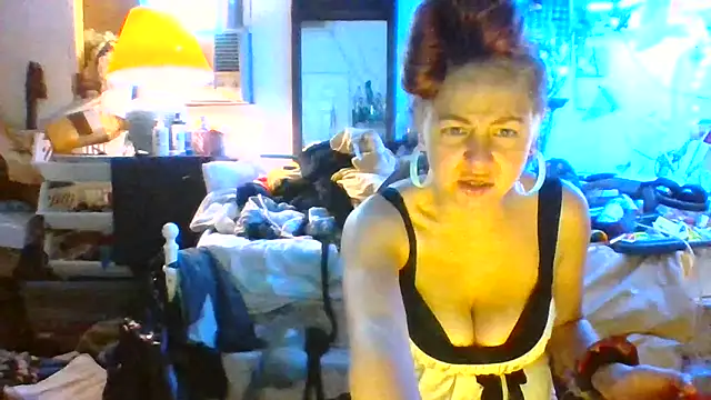 Snapshot of Ambionce chatting on 04/15/26, 12:28 Ambionce online show from 04/15/26, 12:28