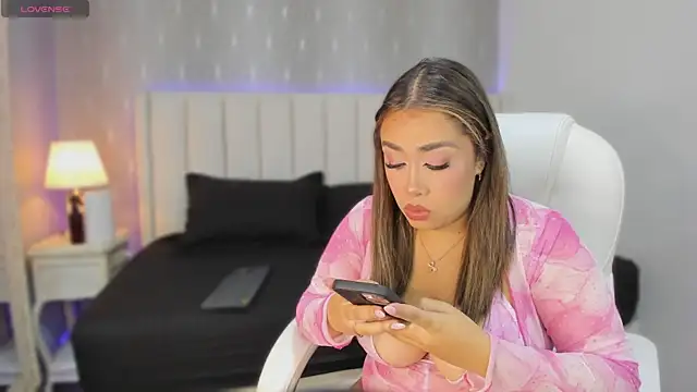 Snapshot of Alma_sterling chatting on 03/24/26, 11:37 Alma sterling online show from 03/24/26, 11:37