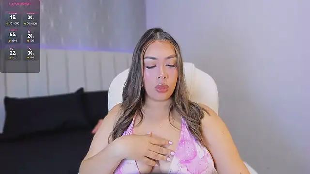 Snapshot of Alma_sterling chatting on 04/13/26, 11:48 Alma sterling online show from 04/13/26, 11:48