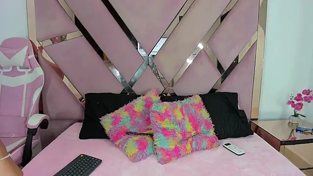 Snapshot of Jade_ht chatting on 04/09/26, 12:43 Jade ht online show from 04/09/26, 12:43