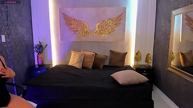 Snapshot of Emily-brown_ chatting on 04/10/26, 11:26 Emily-brown online show from 04/10/26, 11:26