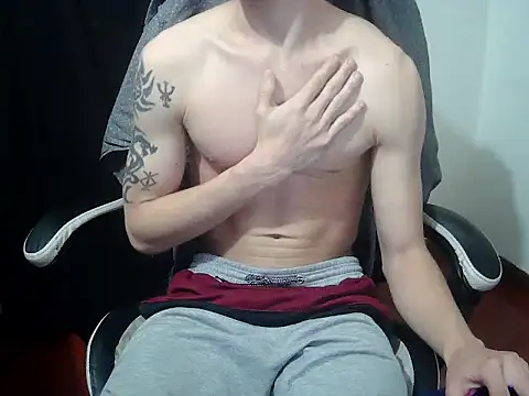 Snapshot of crixus11111 chatting on 03/18/26, 05:10 crixus11111 online show from 03/18/26, 05:10