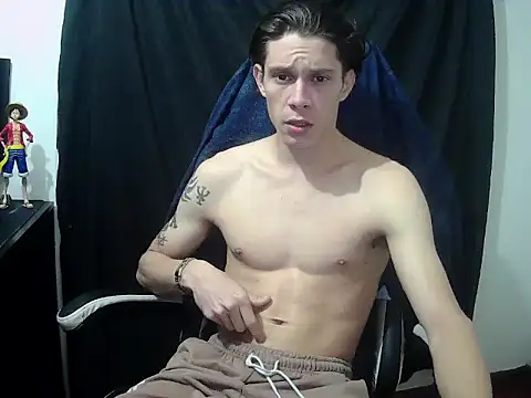 Snapshot of crixus11111 chatting on 03/31/26, 04:35 crixus11111 online show from 03/31/26, 04:35