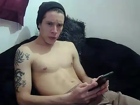 Snapshot of crixus11111 chatting on 04/15/26, 05:31 crixus11111 online show from 04/15/26, 05:31