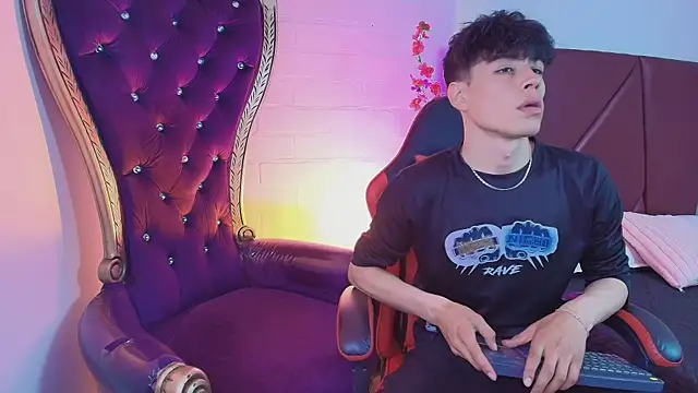 Andreew Style online show from 04/13/26, 08:25