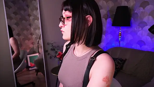 Velvet Lily online show from 04/03/26, 08:51