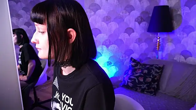 Velvet Lily online show from 04/04/26, 08:39