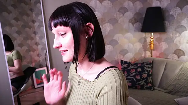 Velvet Lily online show from 04/06/26, 08:54