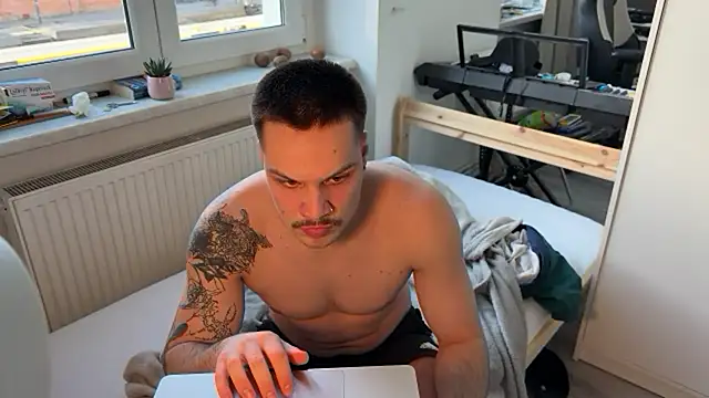 rommmika online show from 04/08/26, 04:40