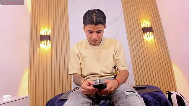 Snapshot of Liam_Dustin chatting on 04/11/26, 04:28 Liam Dustin online show from 04/11/26, 04:28