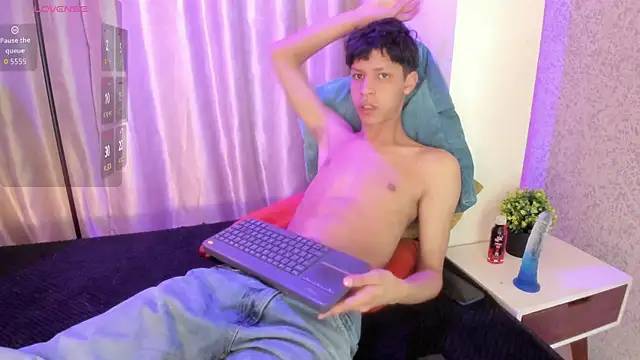 Snapshot of Ethan_qop chatting on 04/13/26, 11:27 Ethan qop online show from 04/13/26, 11:27