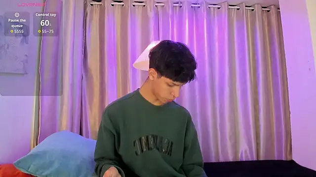 Snapshot of Ethan_qop chatting on 04/16/26, 11:33 Ethan qop online show from 04/16/26, 11:33