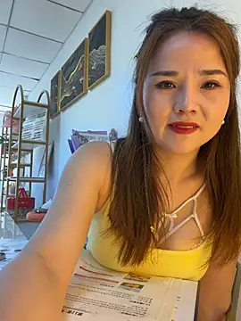 Snapshot of Xiaoxiao-y chatting on 03/18/26, 06:38 Xiaoxiao-y online show from 03/18/26, 06:38