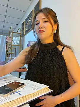 Snapshot of Xiaoxiao-y chatting on 03/30/26, 11:11 Xiaoxiao-y online show from 03/30/26, 11:11