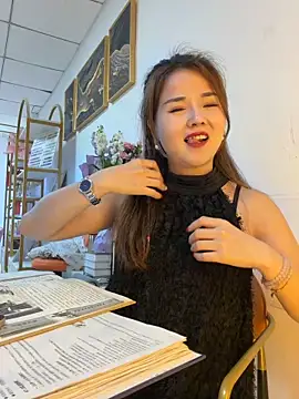 Snapshot of Xiaoxiao-y chatting on 04/05/26, 08:55 Xiaoxiao-y online show from 04/05/26, 08:55