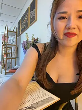 Snapshot of Xiaoxiao-y chatting on 04/10/26, 06:29 Xiaoxiao-y online show from 04/10/26, 06:29