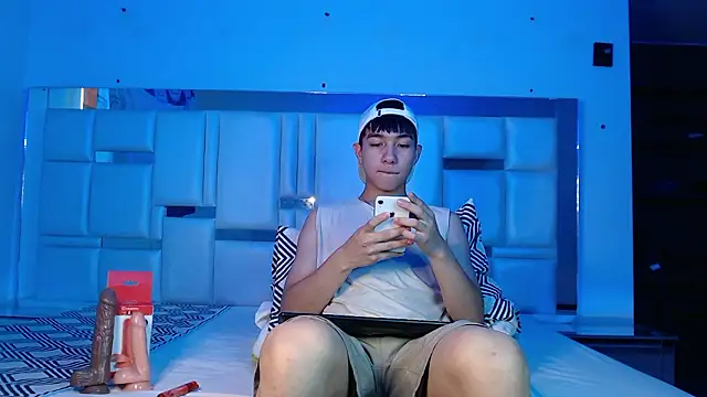 Snapshot of Sam__kat chatting on 03/23/26, 10:25 Sam kat online show from 03/23/26, 10:25