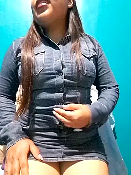 YiiZ 019 online show from 04/25/26, 04:59