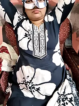 Snapshot of Gujju_bhabhi69 chatting on 04/10/26, 04:12 Gujju bhabhi69 online show from 04/10/26, 04:12