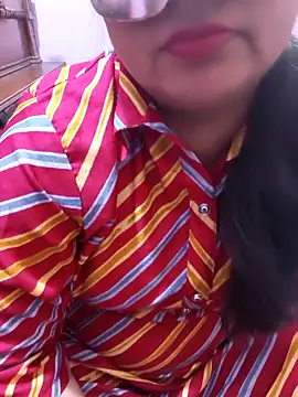 Snapshot of Gujju_bhabhi69 chatting on 04/11/26, 09:35 Gujju bhabhi69 online show from 04/11/26, 09:35