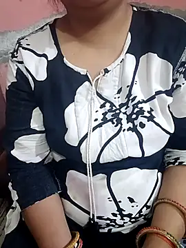 Snapshot of Gujju_bhabhi69 chatting on 04/15/26, 09:15 Gujju bhabhi69 online show from 04/15/26, 09:15