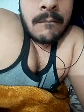 Snapshot of Decentlover67 chatting on 04/06/26, 03:35 Decentlover67 online show from 04/06/26, 03:35