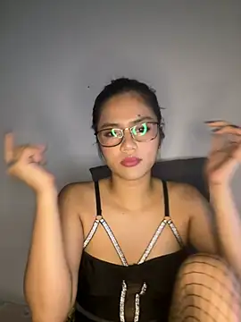 Kiee 19 online show from 05/30/26, 03:25