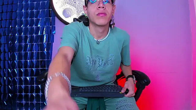 Bennet-Grayy online show from 04/14/26, 04:07