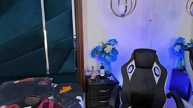 Snapshot of Megan_Dangelo chatting on 04/08/26, 12:43 Megan Dangelo online show from 04/08/26, 12:43