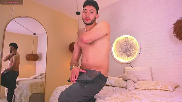 Snapshot of Dylan_vega01 chatting on 03/14/26, 04:01 Dylan vega01 online show from 03/14/26, 04:01