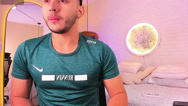 Snapshot of Dylan_vega01 chatting on 03/20/26, 01:16 Dylan vega01 online show from 03/20/26, 01:16