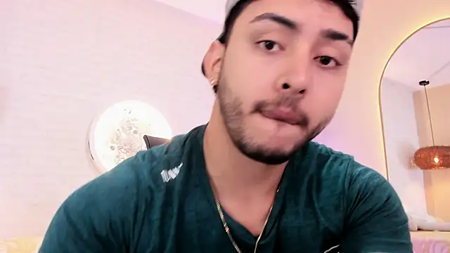 Snapshot of Dylan_vega01 chatting on 04/16/26, 02:40 Dylan vega01 online show from 04/16/26, 02:40