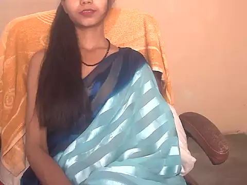 QueenOfDesire01 online show from 04/06/26, 05:36