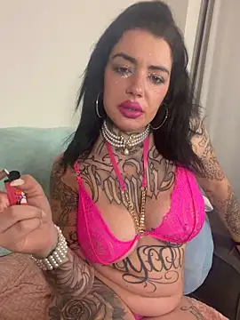 Snapshot of jenypr1ncess chatting on 04/15/26, 04:52 jenypr1ncess online show from 04/15/26, 04:52