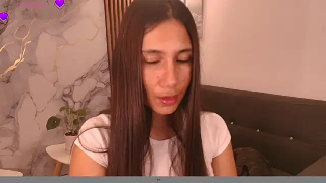 Snapshot of LucyBecker chatting on 04/19/26, 10:12 LucyBecker online show from 04/19/26, 10:12