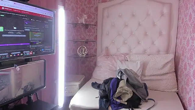 Snapshot of Mini_Rouse chatting on 03/29/26, 12:10 Mini Rouse online show from 03/29/26, 12:10