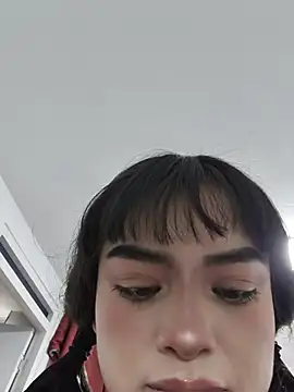 Snapshot of Mini_Rouse chatting on 04/13/26, 11:27 Mini Rouse online show from 04/13/26, 11:27