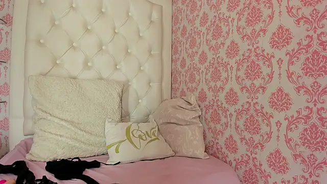 Snapshot of Mini_Rouse chatting on 04/14/26, 12:11 Mini Rouse online show from 04/14/26, 12:11