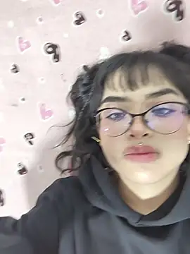 Snapshot of Mini_Rouse chatting on 04/15/26, 04:58 Mini Rouse online show from 04/15/26, 04:58