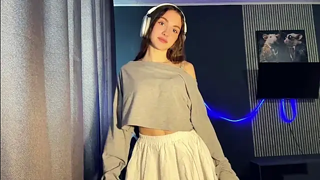 Snapshot of Veluxe chatting on 03/16/26, 11:14 Veluxe online show from 03/16/26, 11:14