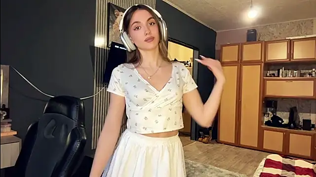 Snapshot of Veluxe chatting on 03/17/26, 03:26 Veluxe online show from 03/17/26, 03:26