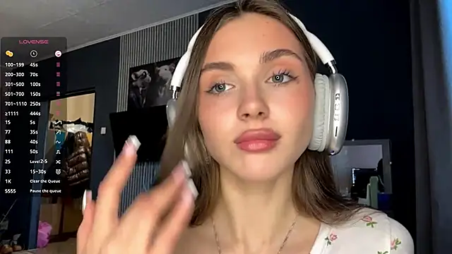 Snapshot of Veluxe chatting on 03/23/26, 03:05 Veluxe online show from 03/23/26, 03:05