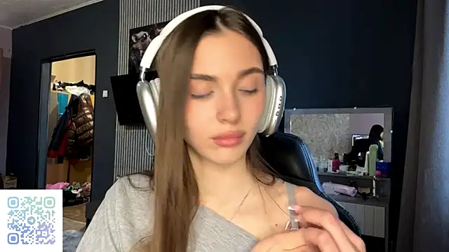 Snapshot of Veluxe chatting on 03/26/26, 03:17 Veluxe online show from 03/26/26, 03:17