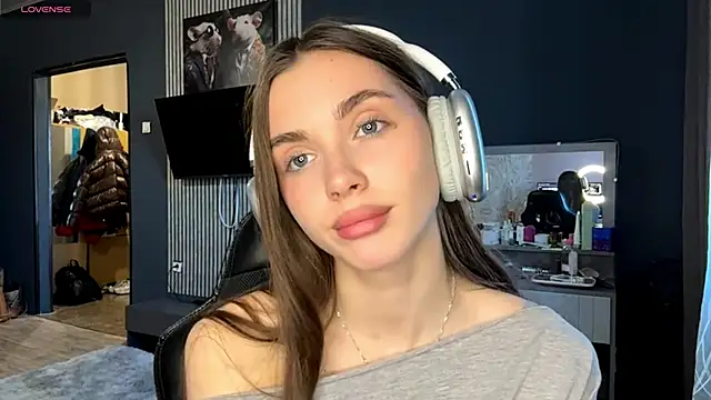 Snapshot of Veluxe chatting on 03/30/26, 03:02 Veluxe online show from 03/30/26, 03:02