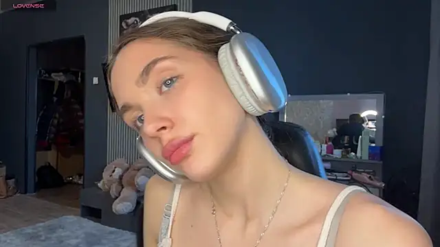 Snapshot of Veluxe chatting on 04/01/26, 03:09 Veluxe online show from 04/01/26, 03:09