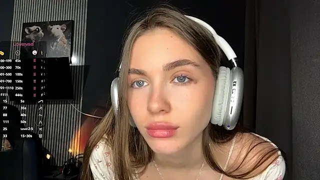 Snapshot of Veluxe chatting on 04/09/26, 03:06 Veluxe online show from 04/09/26, 03:06