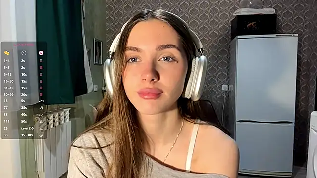 Snapshot of Veluxe chatting on 04/14/26, 05:08 Veluxe online show from 04/14/26, 05:08