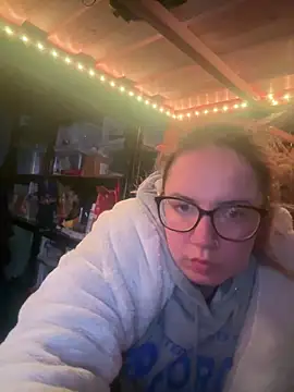 Snapshot of curvyneon chatting on 03/31/26, 07:03 curvyneon online show from 03/31/26, 07:03